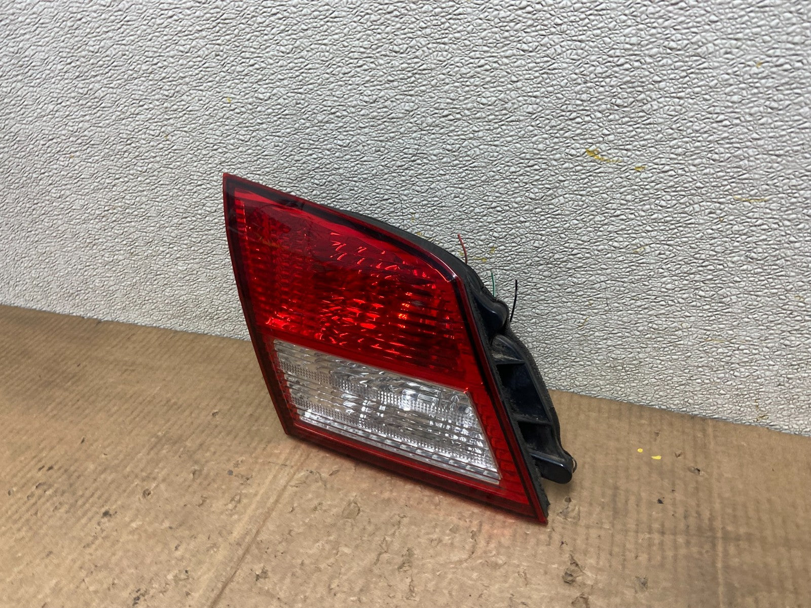 2002-2004 Infiniti i35 Left Driver LH Side Inner Tail Light OEM AA6902 DW1