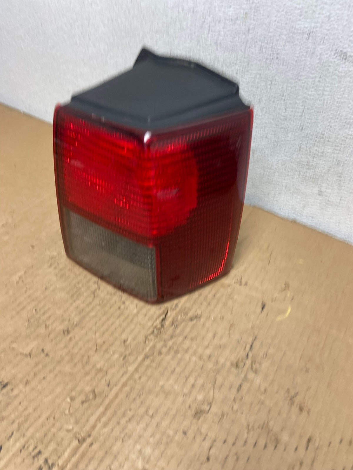 2006-2011 Mitsubishi Endeavor Right Passenger RH Side Tail Light AD1135 LK1