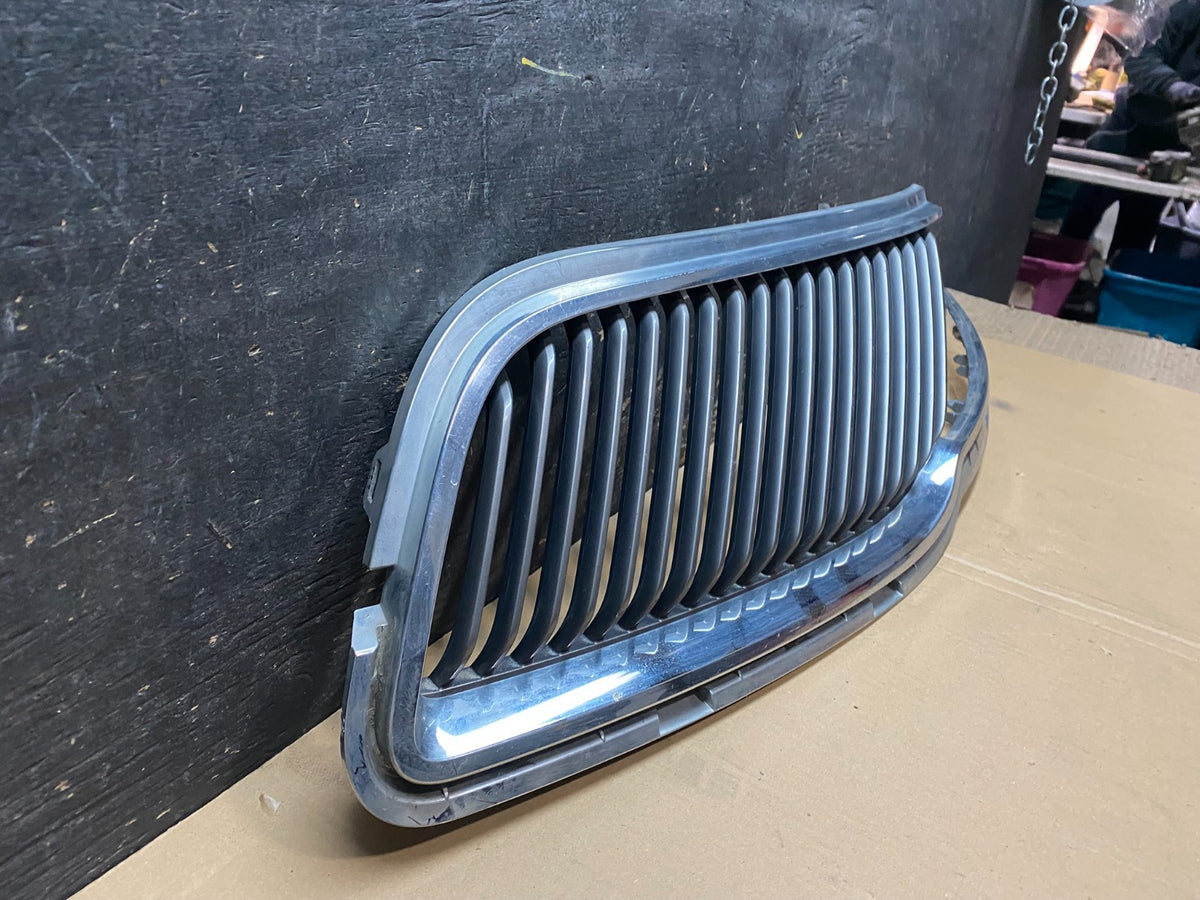 2013 to 2016 Lincoln MKT Left Driver LH Side Front Grill Grille X2963 DG2