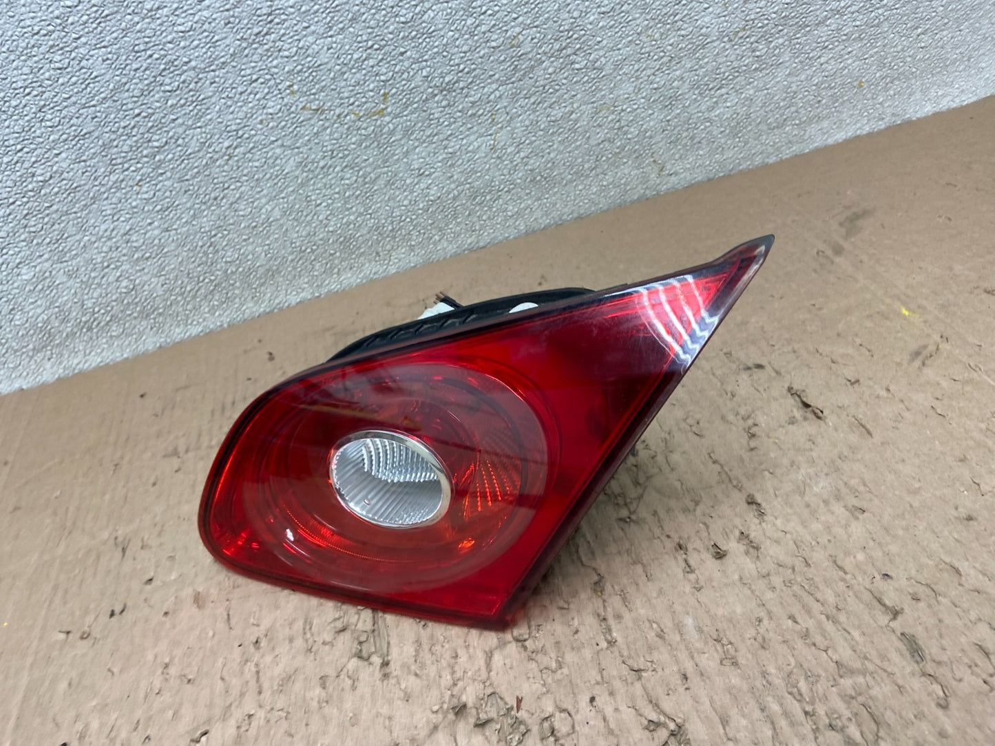 2009-2012 Volkswagen CC Right Passenger RH Side Tail Light Inner Trunk Y0597 GD1