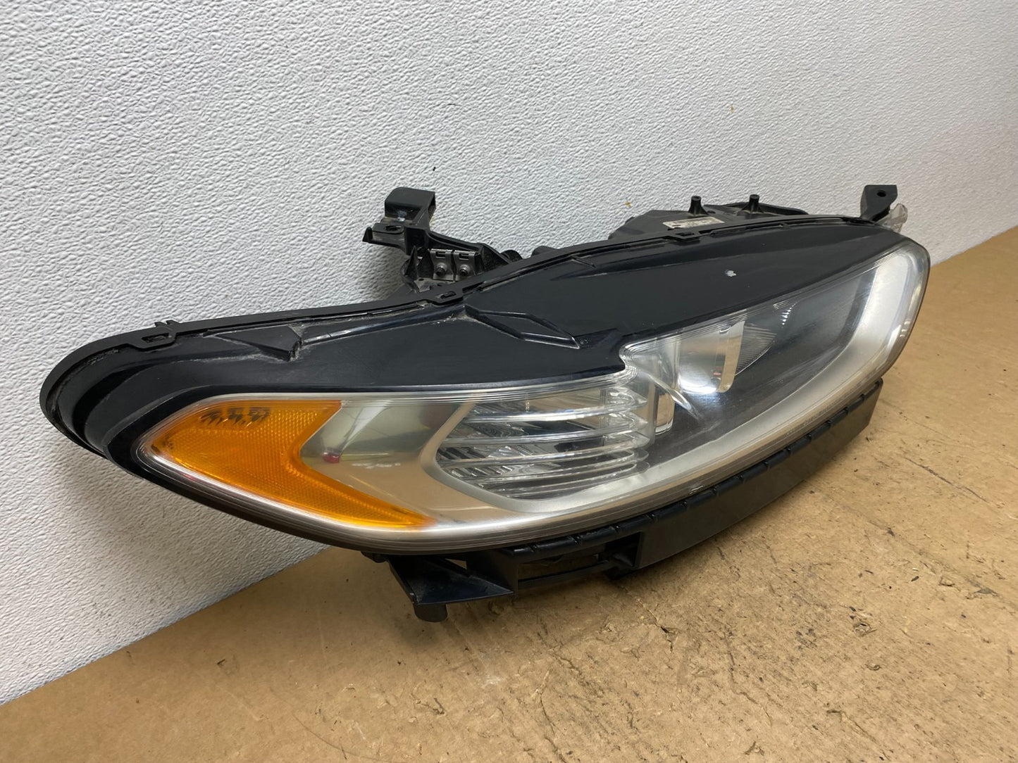 2013 to 2016 Ford Fusion Right Passenger Rh Side Headlight AD0709 DW2