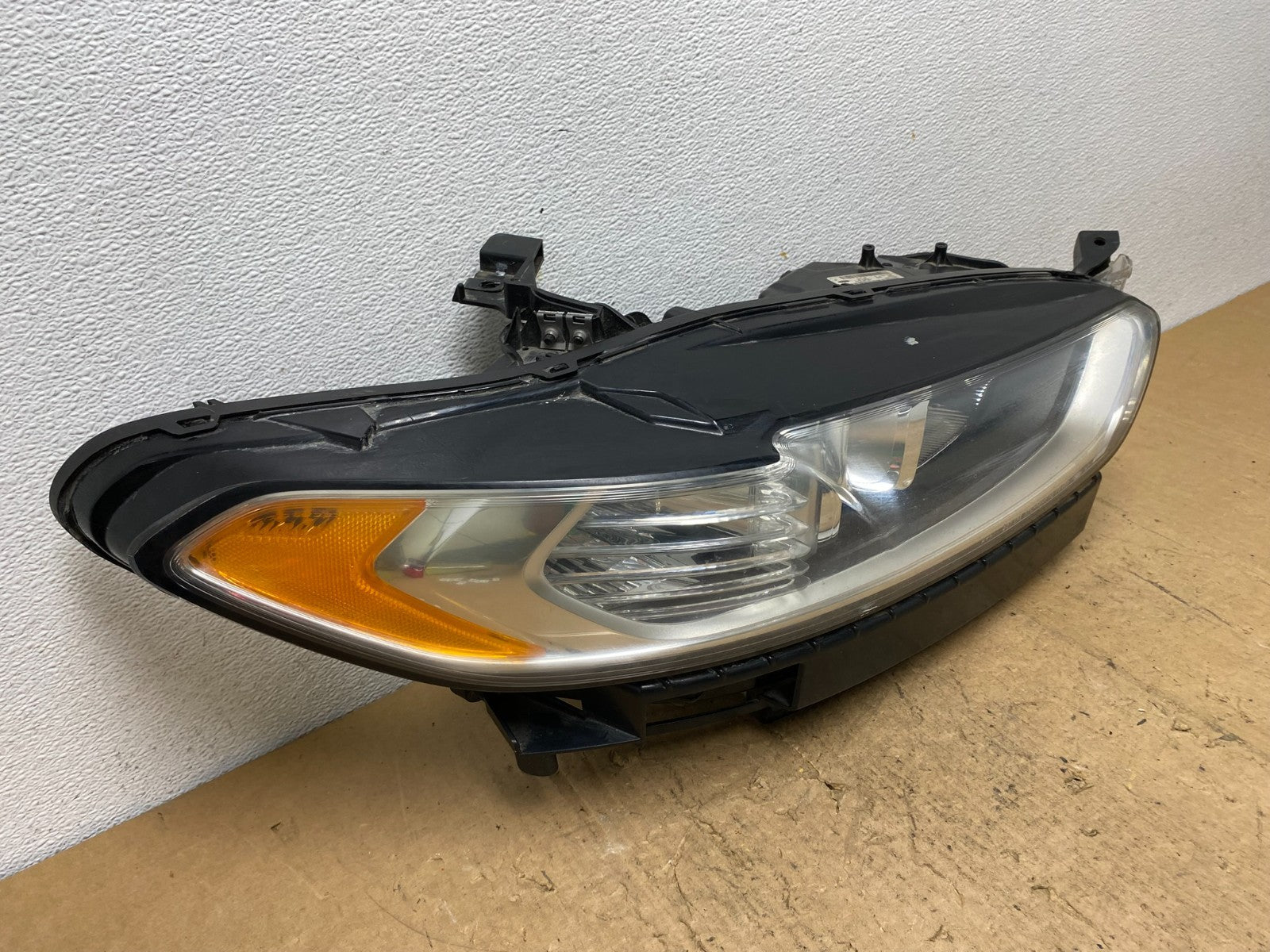 2013 to 2016 Ford Fusion Right Passenger Rh Side Headlight AD0709 DW2