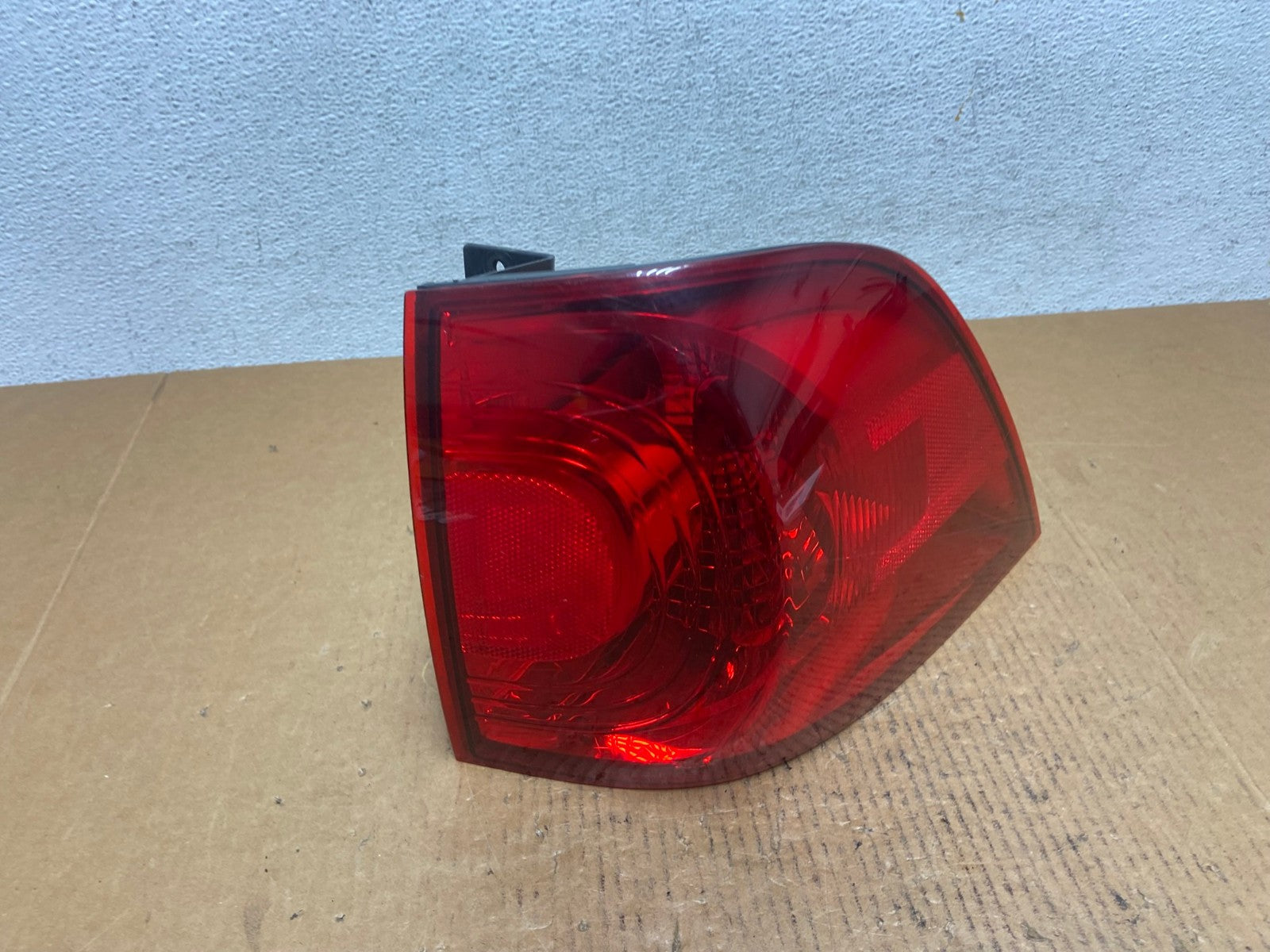 2009 to 2014 Volkswagen Routan Right Passenger RH Side Tail Light AE0475 LK0