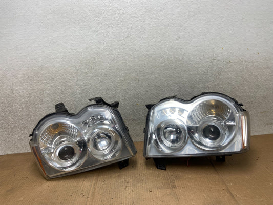 2005 to 2007 Jeep Grand Cherokee Left+Right Set Headlights AA64130