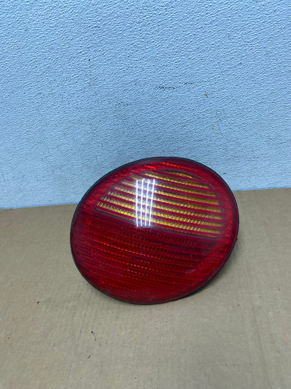 1998-2005 Volkswagen Beetle Right Passenger RH Side Tail Light AD2597 LK0