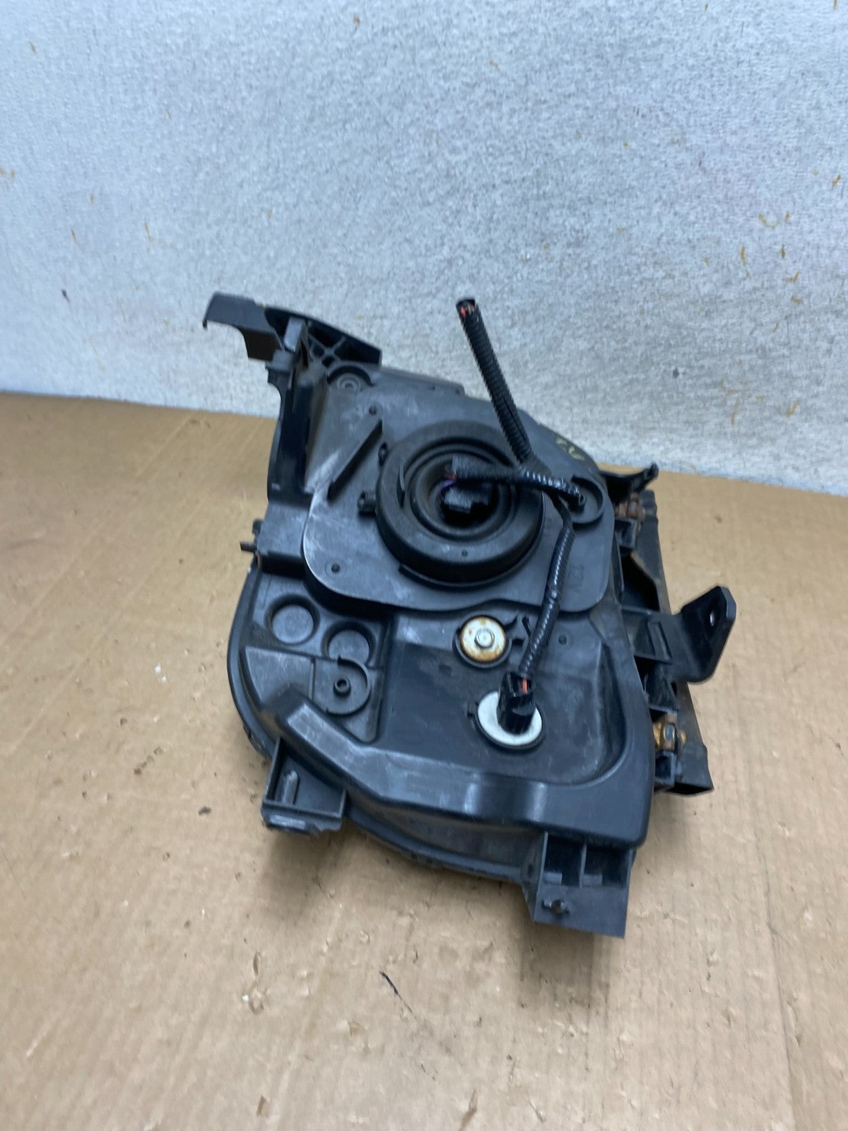 2003 to 2006 Honda Element Right Passenger Rh Side Headlight AI9060 DW7