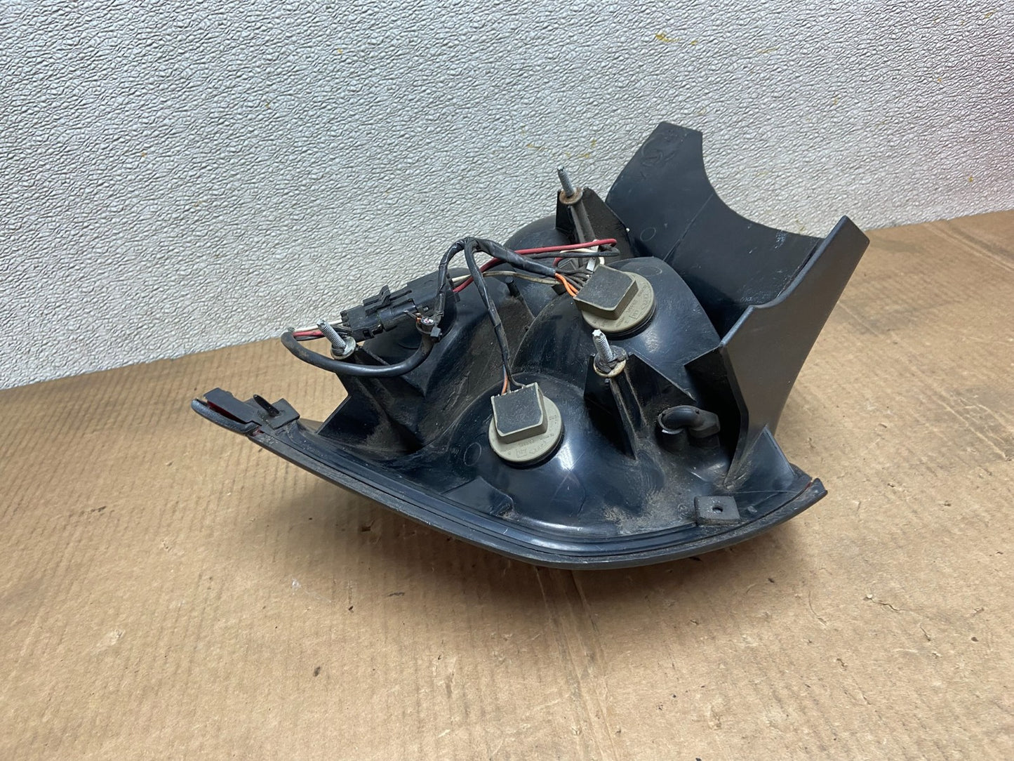 2003 - 2011 Ford Crown Victoria Left Driver Lh Side Tail Light Oem AA9651 LK6
