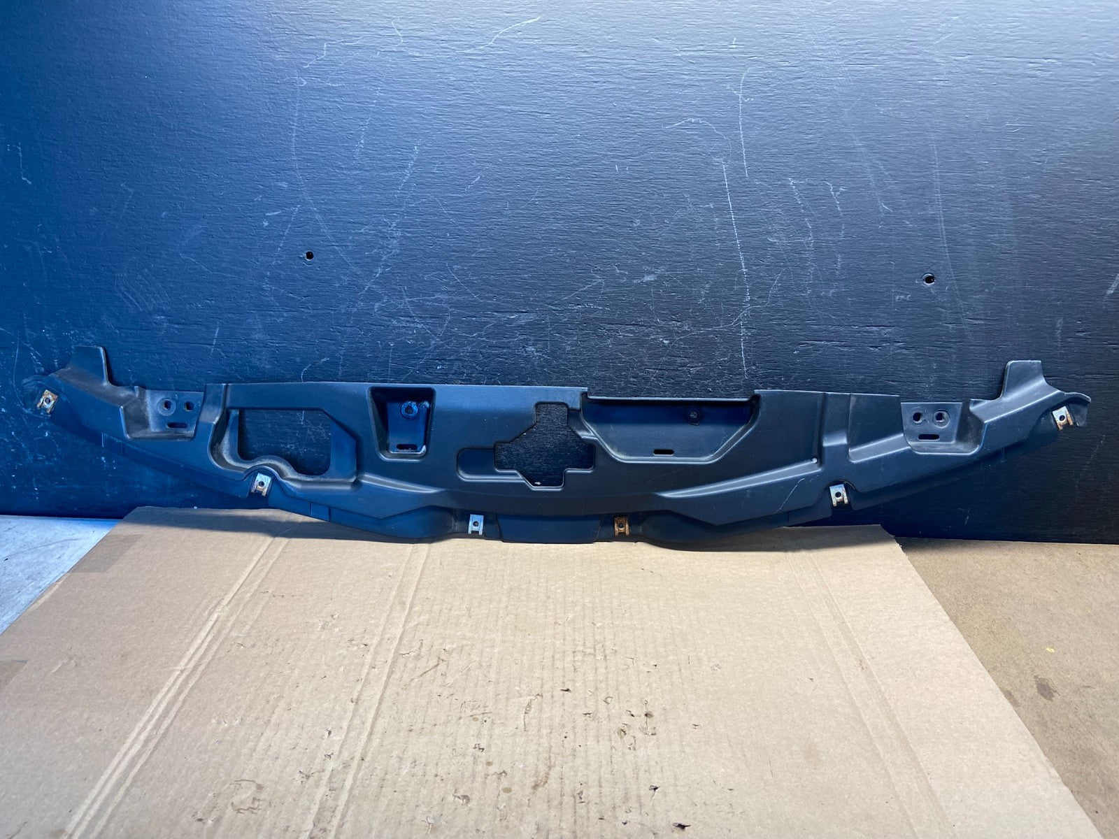 2010-2012 Lincoln MKZ Radiator Cover Upper Grille Support Deflector AE2344 DG0