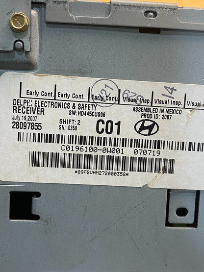 2007 to 2009 Hyundai Santa Fe AM/FM Radio CD Player AD7332 DG6