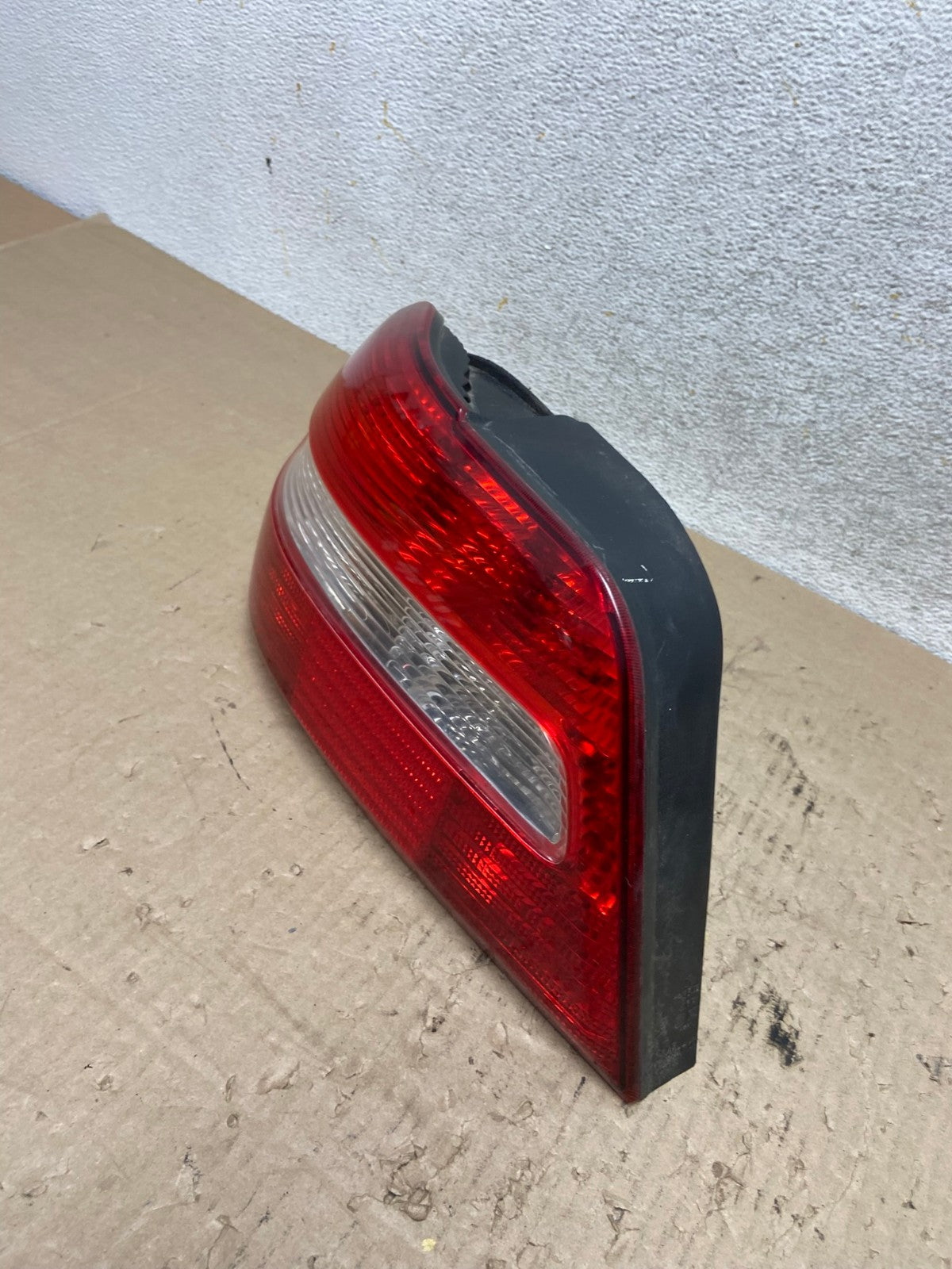 2001 to 2004 Volvo S40 Left Driver LH Side Tail Light AI2417 LK1