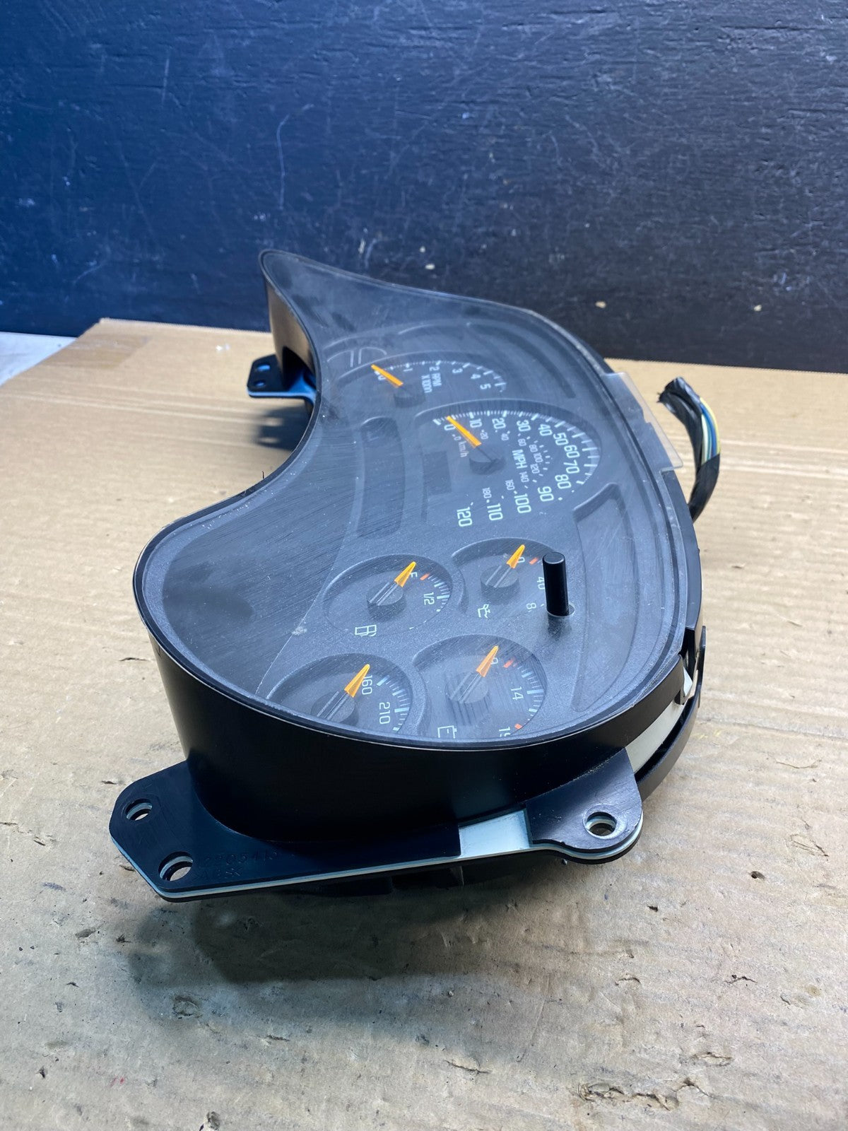 2003 to 2006 Chevrolet Silverado Speedometer Instrument Cluster ae6181 DG2