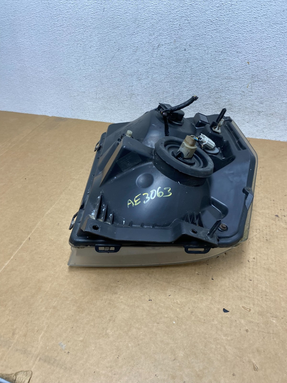 2008-2014 Ford Econoline E150 E250 E350 Right Passenger Headlight AE3063 DW8