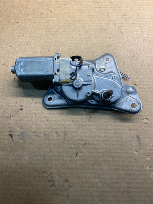 1997 to 2004 Mitsubishi Montero Sport Rear Tailgate Wiper Motor  Z9176 DG0