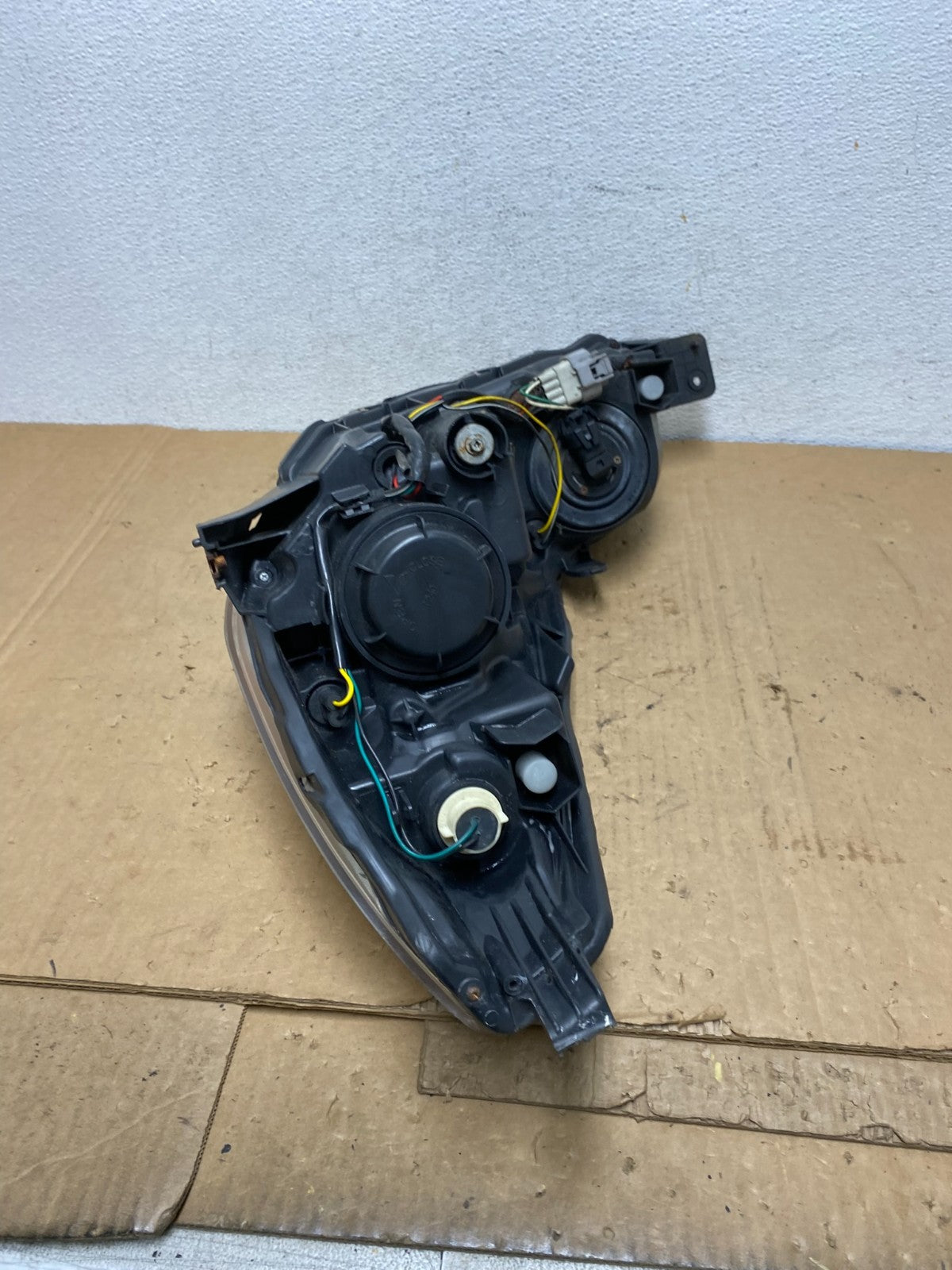 2010-2012 Subaru Legacy Outback Right Passenger Headlight AD3759 DW7