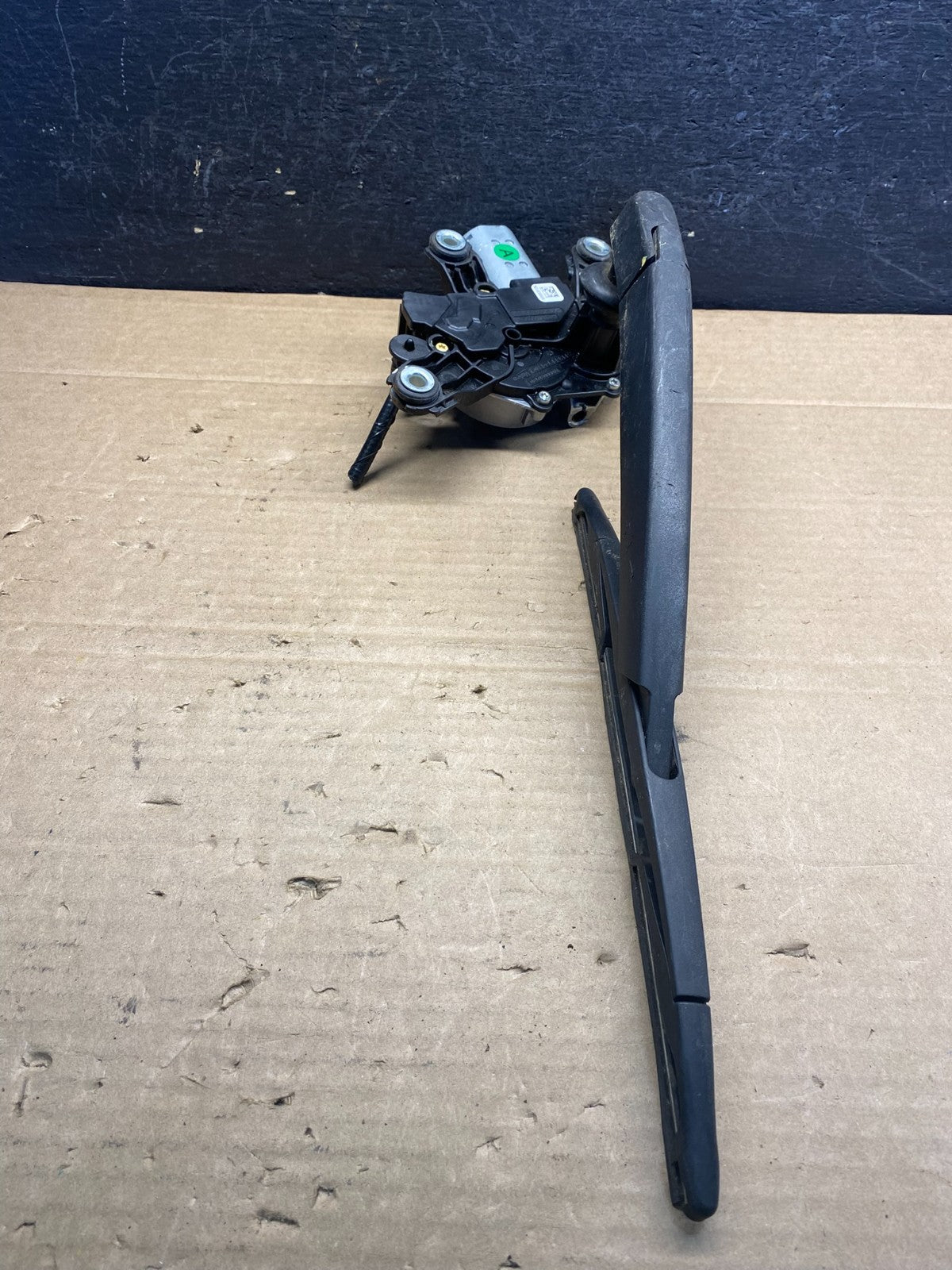 2013-2016 Nissan Pathfinder Back Door Rear Wiper Motor Wiper Blade AE8217 DG2