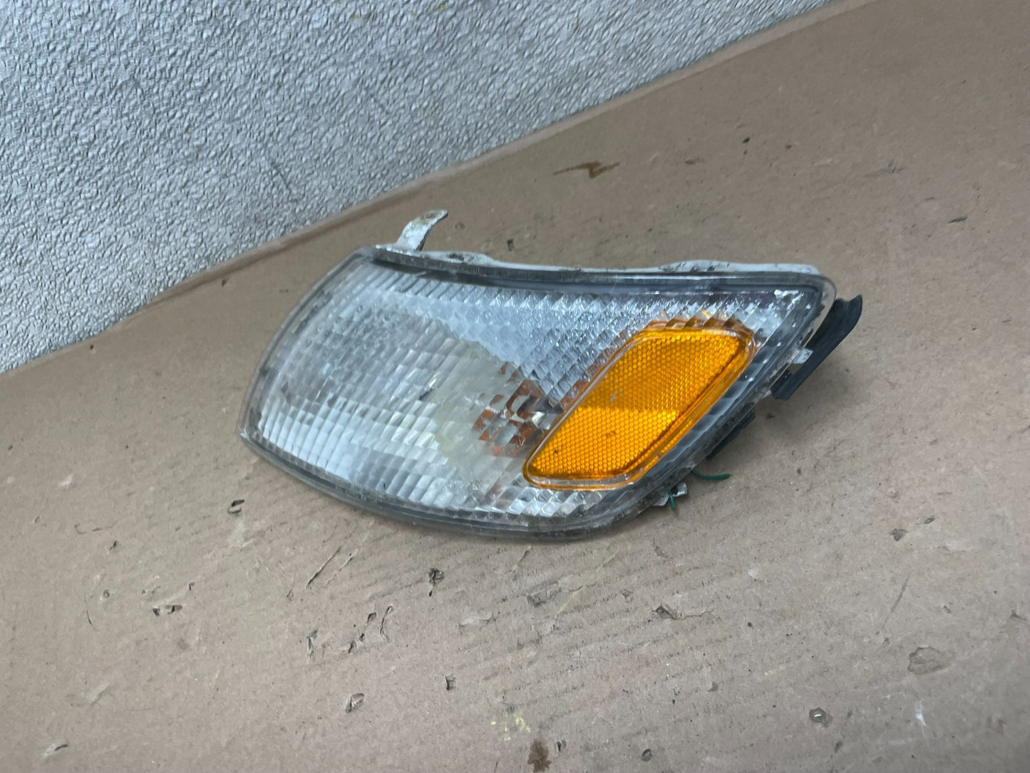 1997 to 1999 Lexus ES300 Left Driver LH Side Turn Signal OEM AA9973 DW1