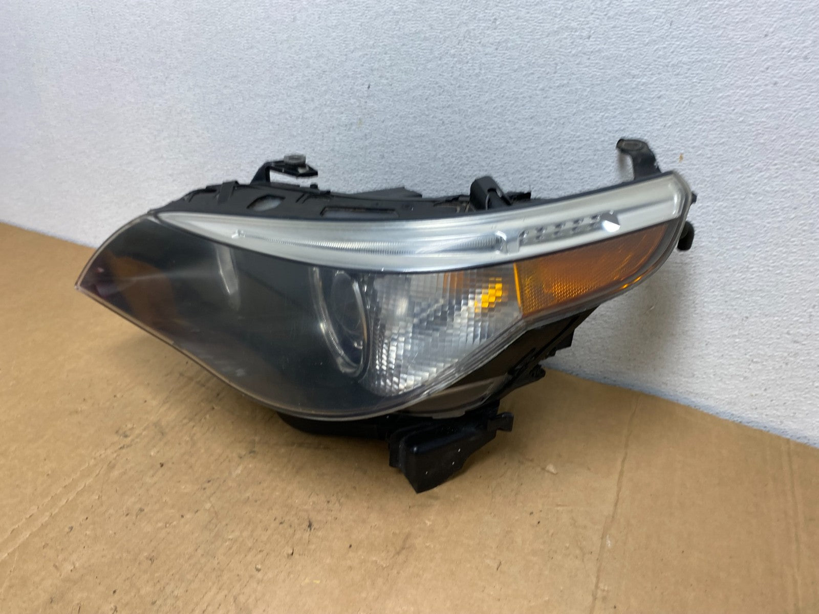 2004 to 2007 BMW 525i 5 Series Headlight Left Driver LH Xenon AFS AC8555 DW1