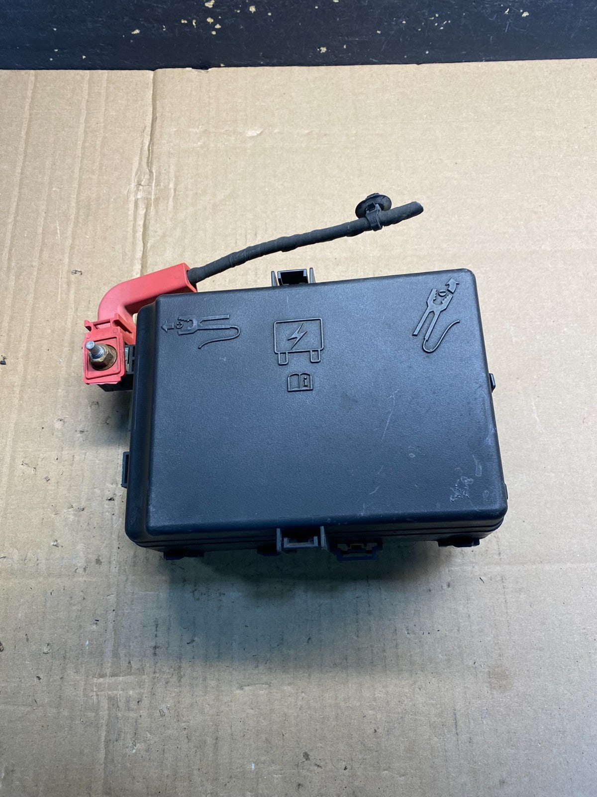 2012 to 2014 Dodge Charger Fusebox Fuse Box Relay Module AA76413