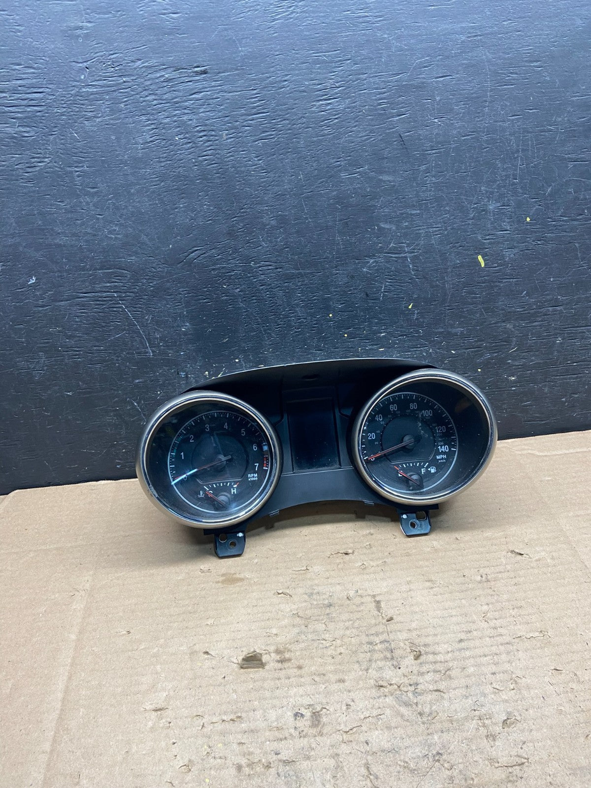 2011 Jeep Grand Cherokee 3.6L Speedometer Gauge Cluster OEM Q2672 DG0
