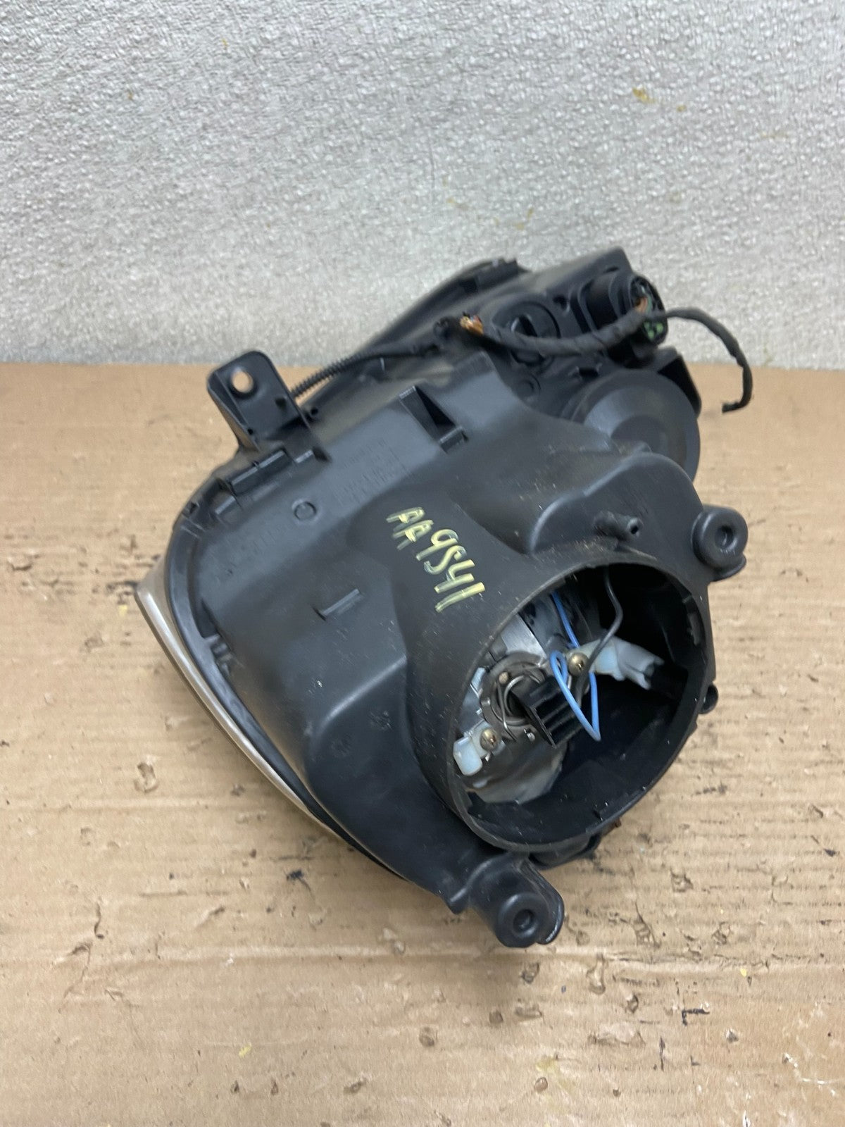 2005 - 2010 Volkswagen Jetta Right Passenger RH Side Headlight Halogen AA9541 DW6
