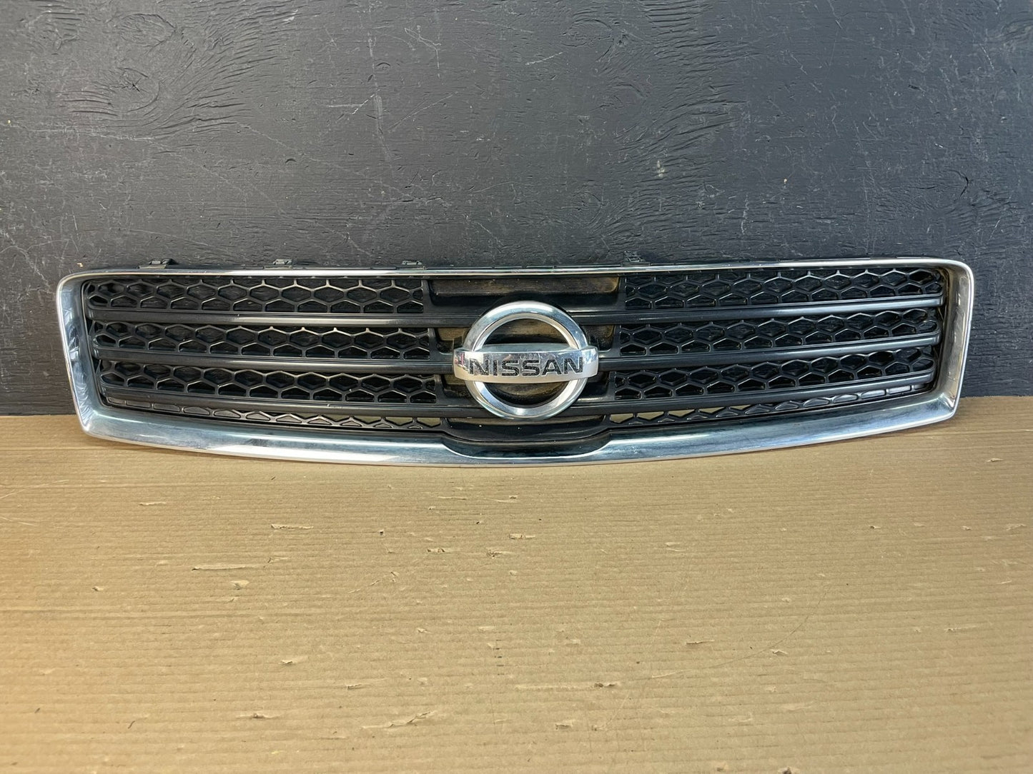 2009 to 2011 Nissan Maxima Front Upper Grill Grille 62070-9N00A AE9950 DG0