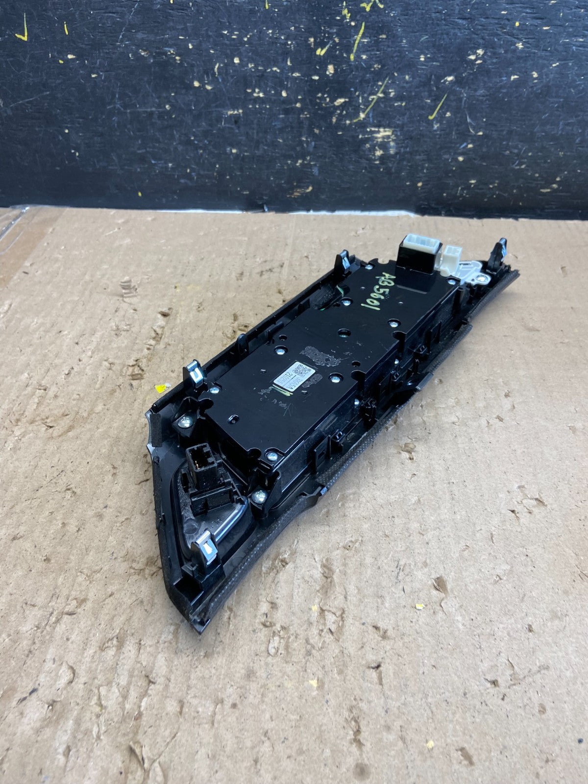 2013 to 2018 Nissan Pathfinder Radio Audio Climate Control OEM AB5601 DG4