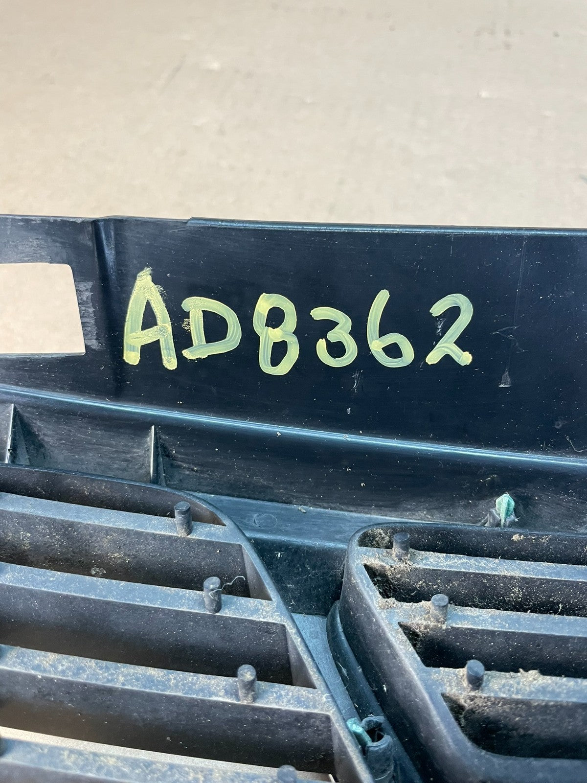 1994 to 1997 Saab 900 Front Upper Center Grille Grill ad8362 DG7
