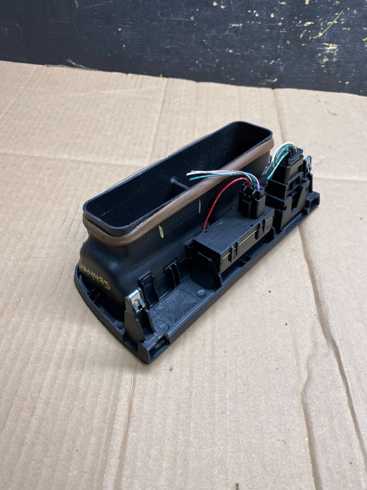 1997 to 2001 Lexus ES330 ES300 Front Center Side Air Vent AA4475 DG3