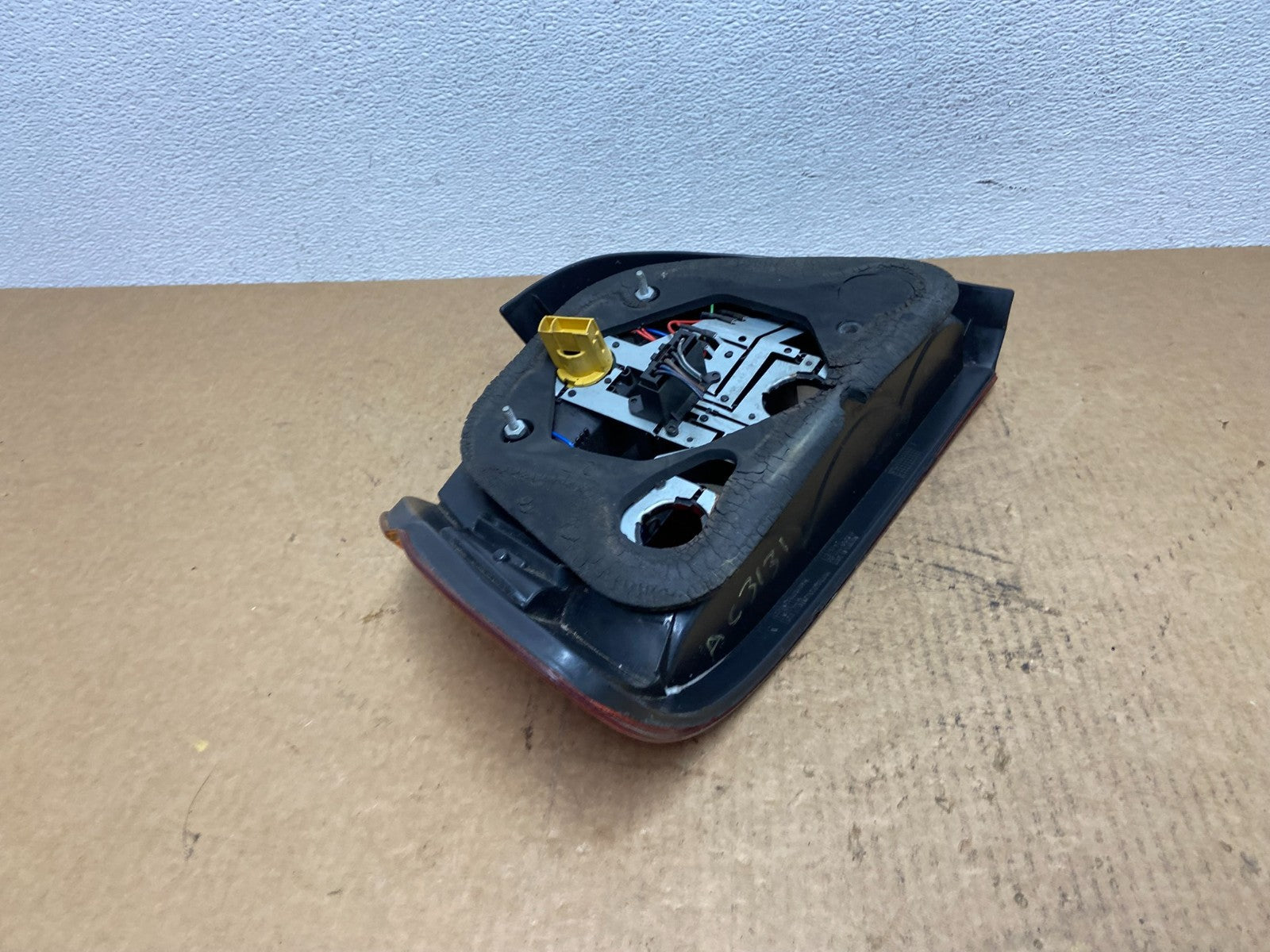 2001- 2003 BMW 5 Series E39 530i Right Passenger Side Tail Light Oem AC3131 DW4