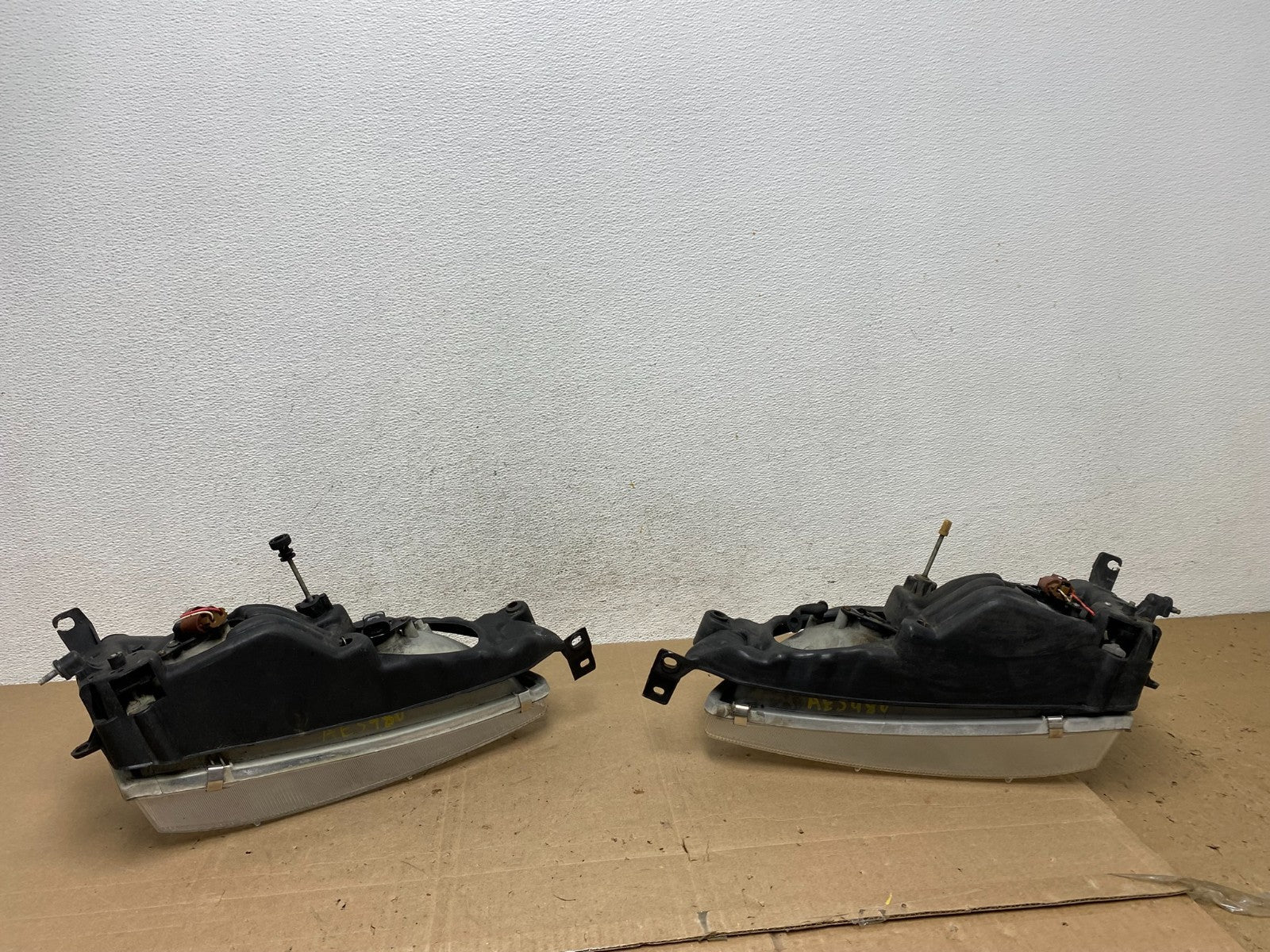 1995 - 1996 Toyota Camry Left+Right Side Set Halogen Headlights AE5980 DW4