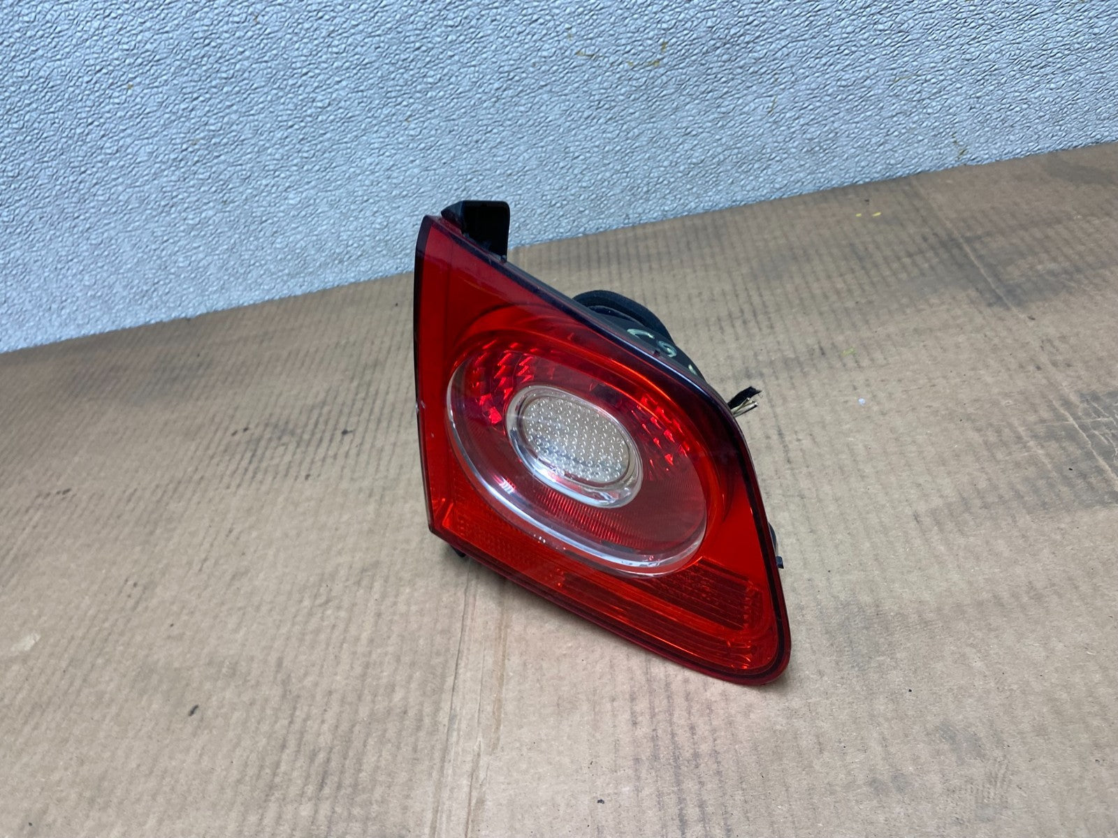 2009-2011 Volkswagen Tiguan Left Driver LH Side Inner Tail Light OEM AA5265 GD1