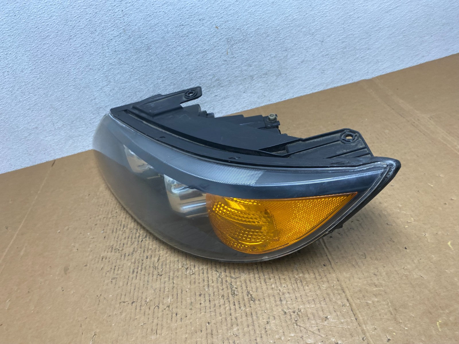 2011 to 2013 Kia Sorento Left Driver LH Side Headlight Halogen AE1412 DW1