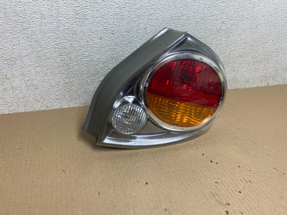 2002 2003 Nissan Maxima Right Passenger RH Side Tail Light M7870 DW2