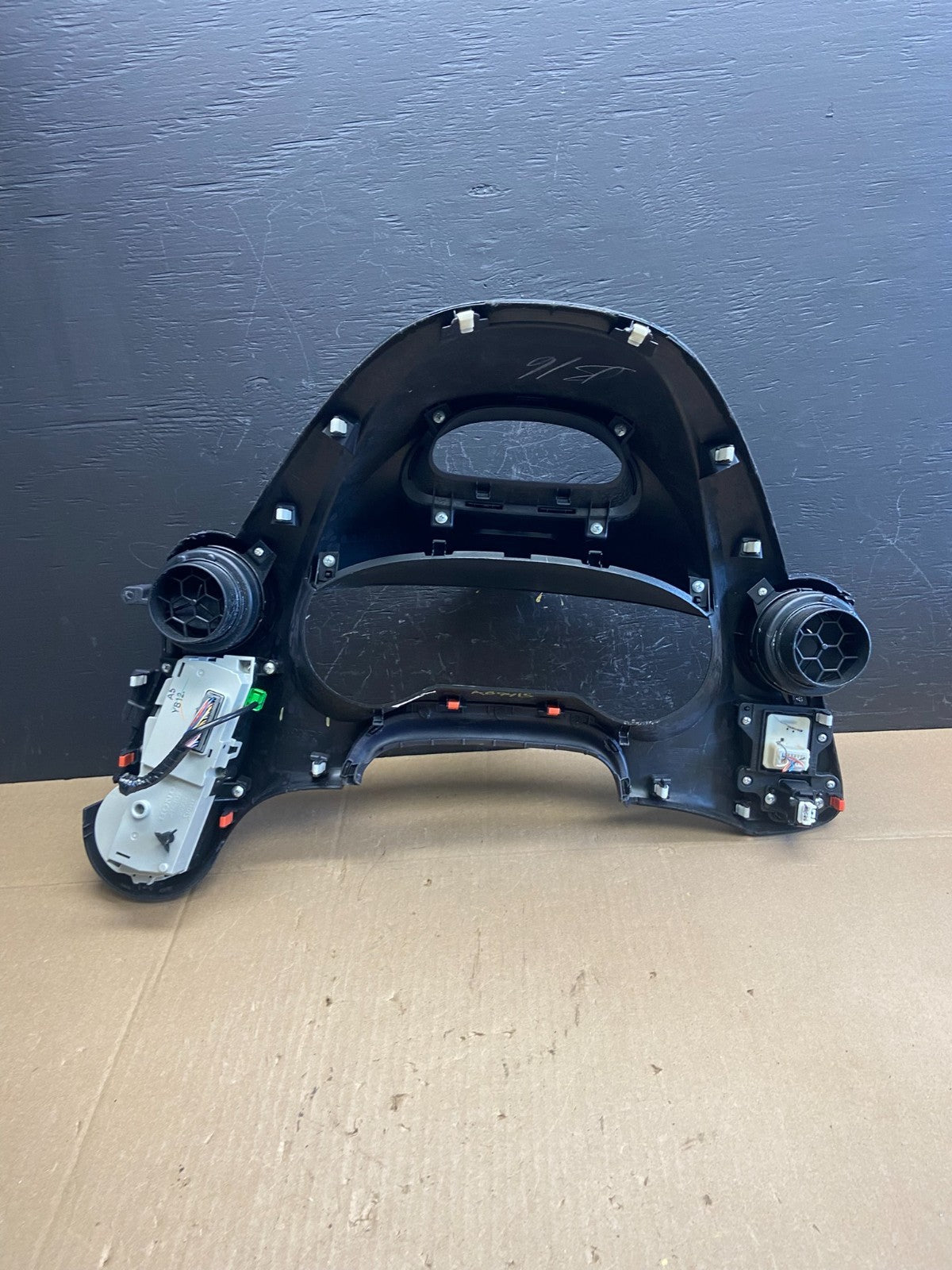 2010-2014 Honda Insight Speedometer Instrument Cluster Dash Trim Oem AB9415 DG4