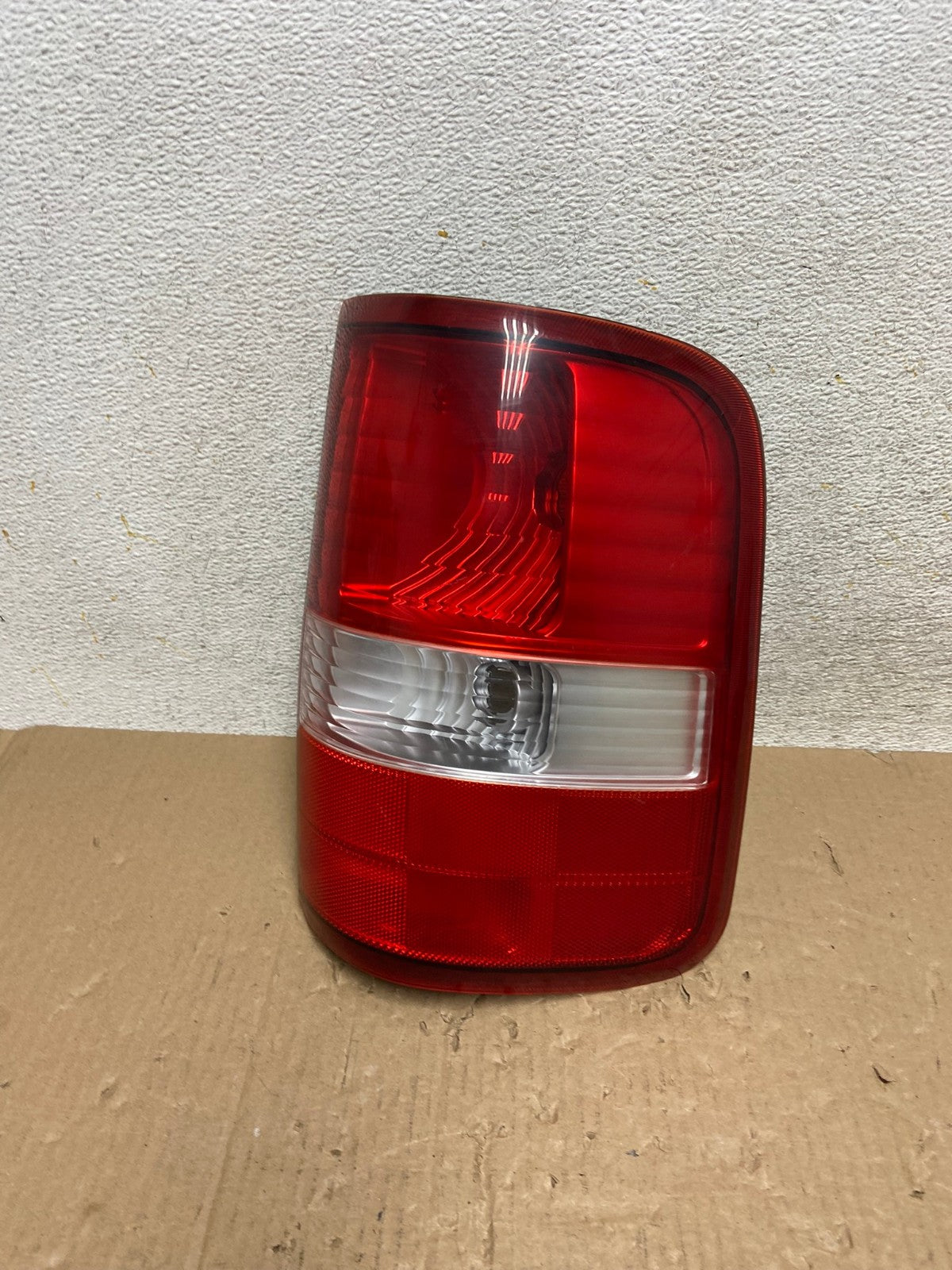 2004 to 2008 Ford F150 F-150 Right Passenger RH Side Tail Light AI1247 LK0