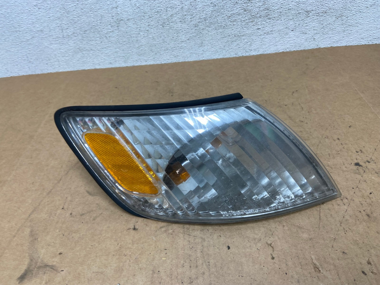 2000 to 2001 Lexus ES300 Right Passenger RH Side Turn Signal AE3146 LK0