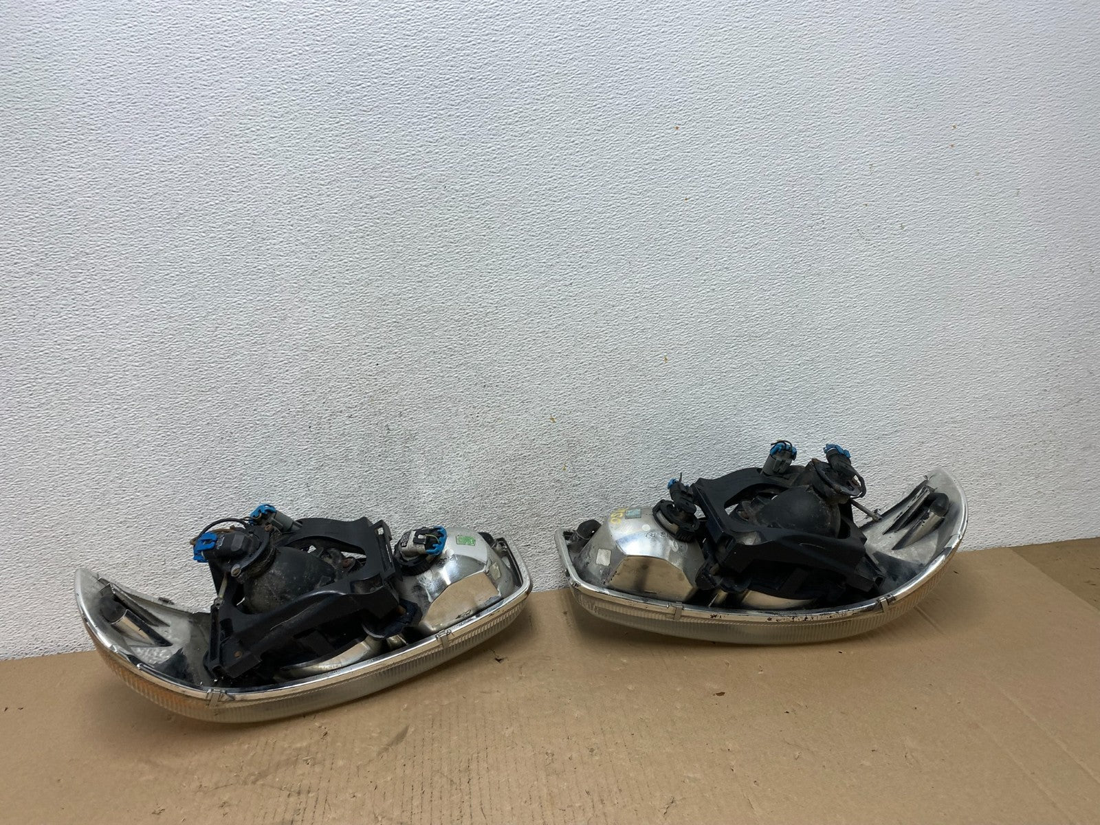 2001 - 2006 GMC Yukon Halogen Left+Right Side Set Headlights af3150 DG7