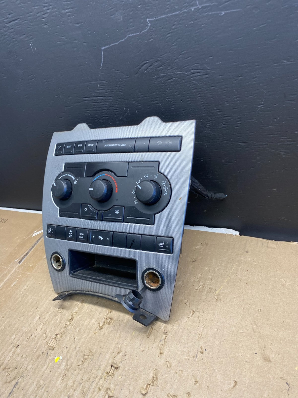 2005 2006 2007 Jeep Commander Grand Cherokee A/C Climate Control Bezel AB5674 DG1
