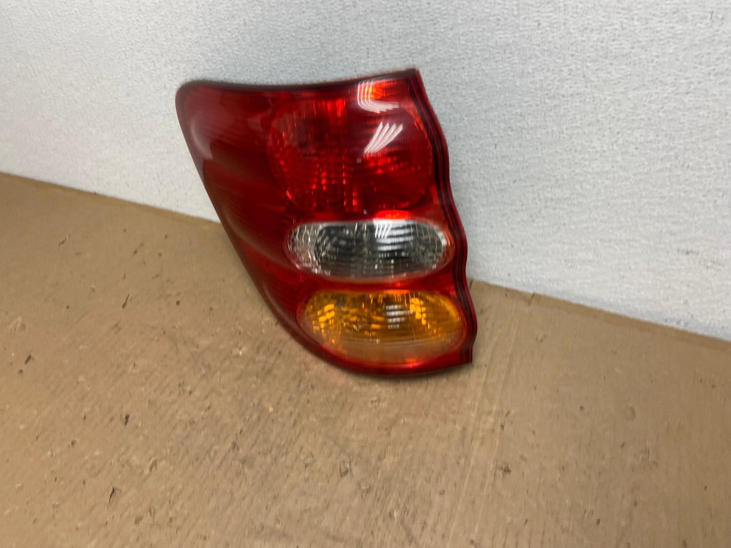 2001 to 2004 Toyota Sequoia Left Driver Lh Side Tail Light Oem AB6681 LK1