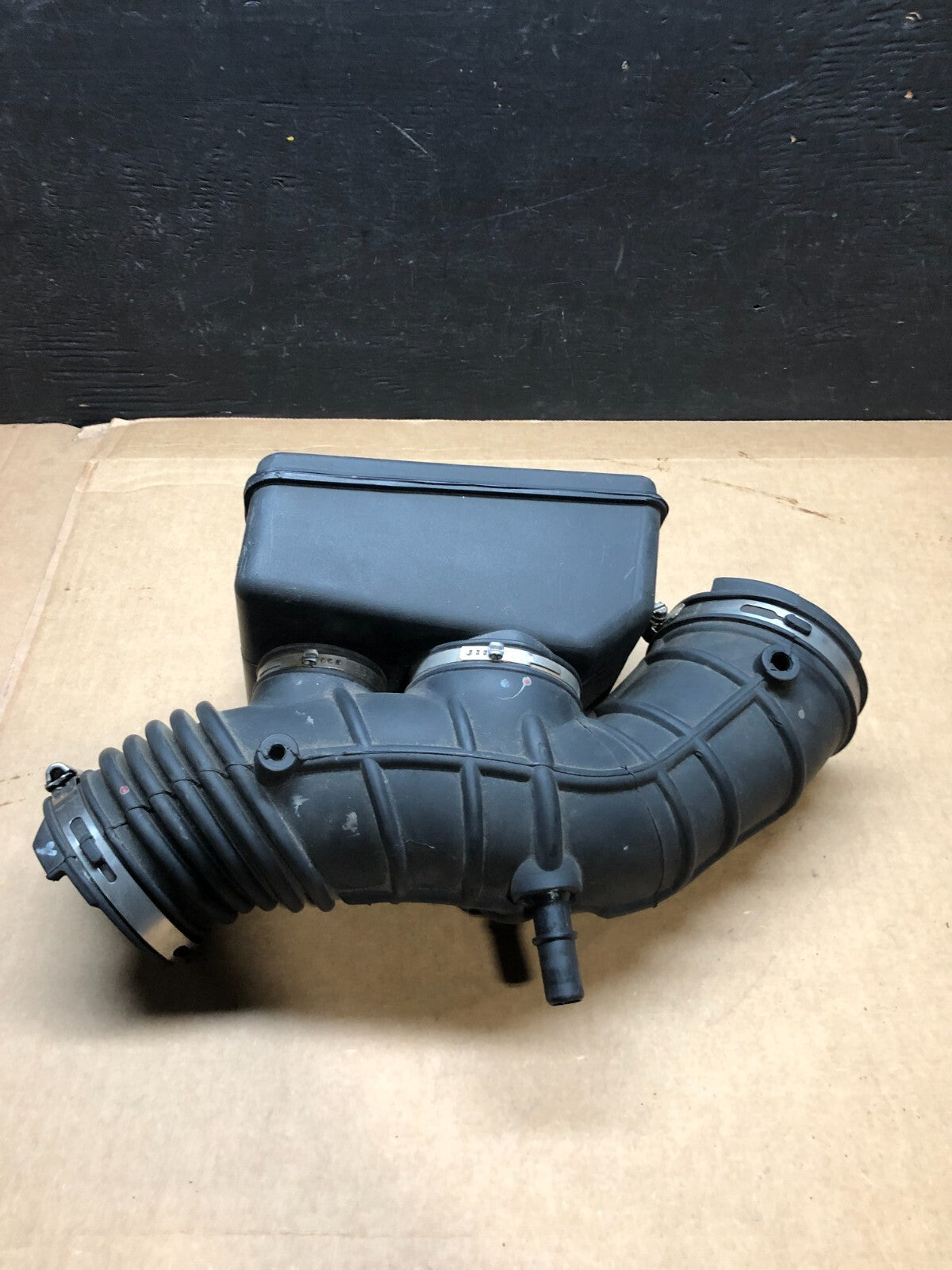 2009 to 2012 Ford Flex Taurus Lincoln Mks Air Hose  Duct Tube OEM F4259 PS5