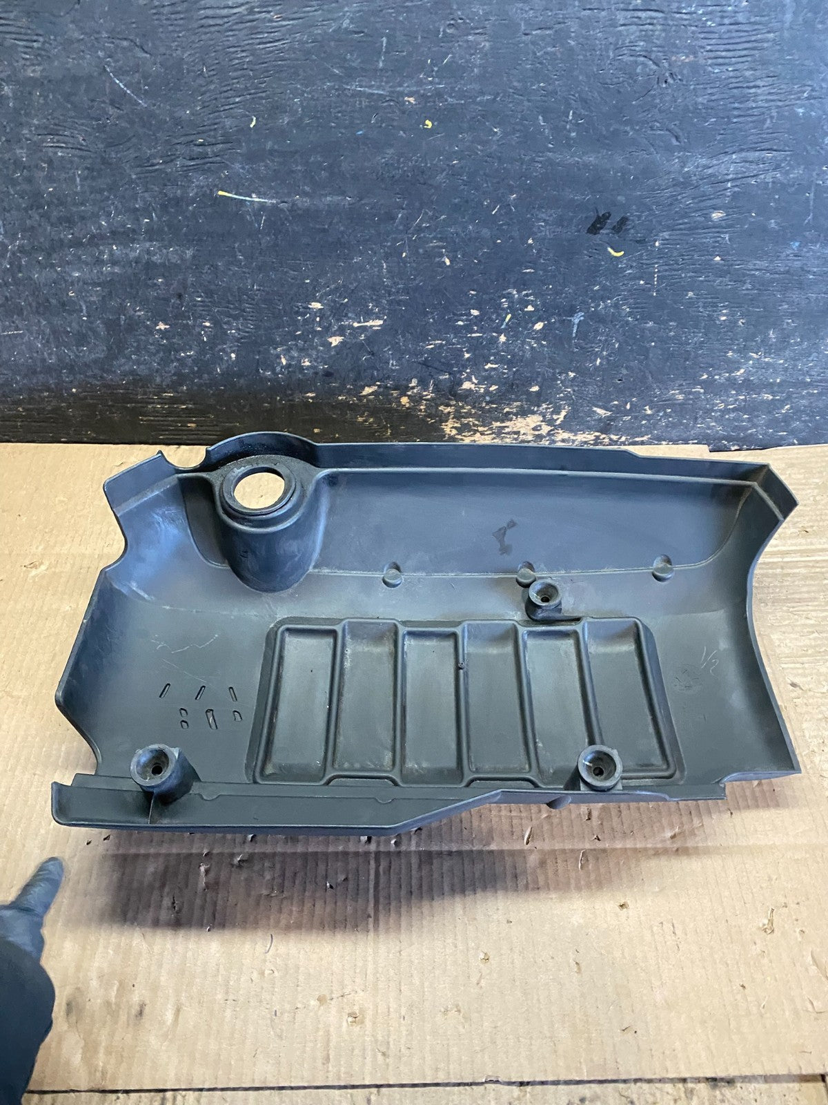 2007 to 2008 GMC Acadia 3.6L VVT Engine Cover Shield OEM W5775 DG4