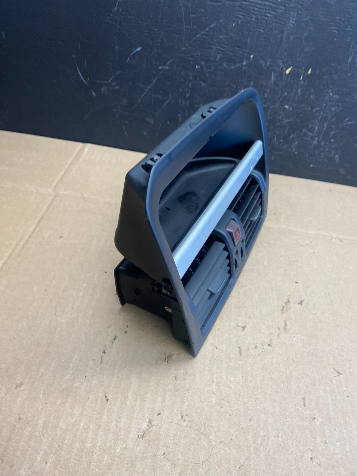 2010 to 2011 Volvo XC60 Center Console Air Vent Bezel Panel Trim  Oem AB9296 DG2