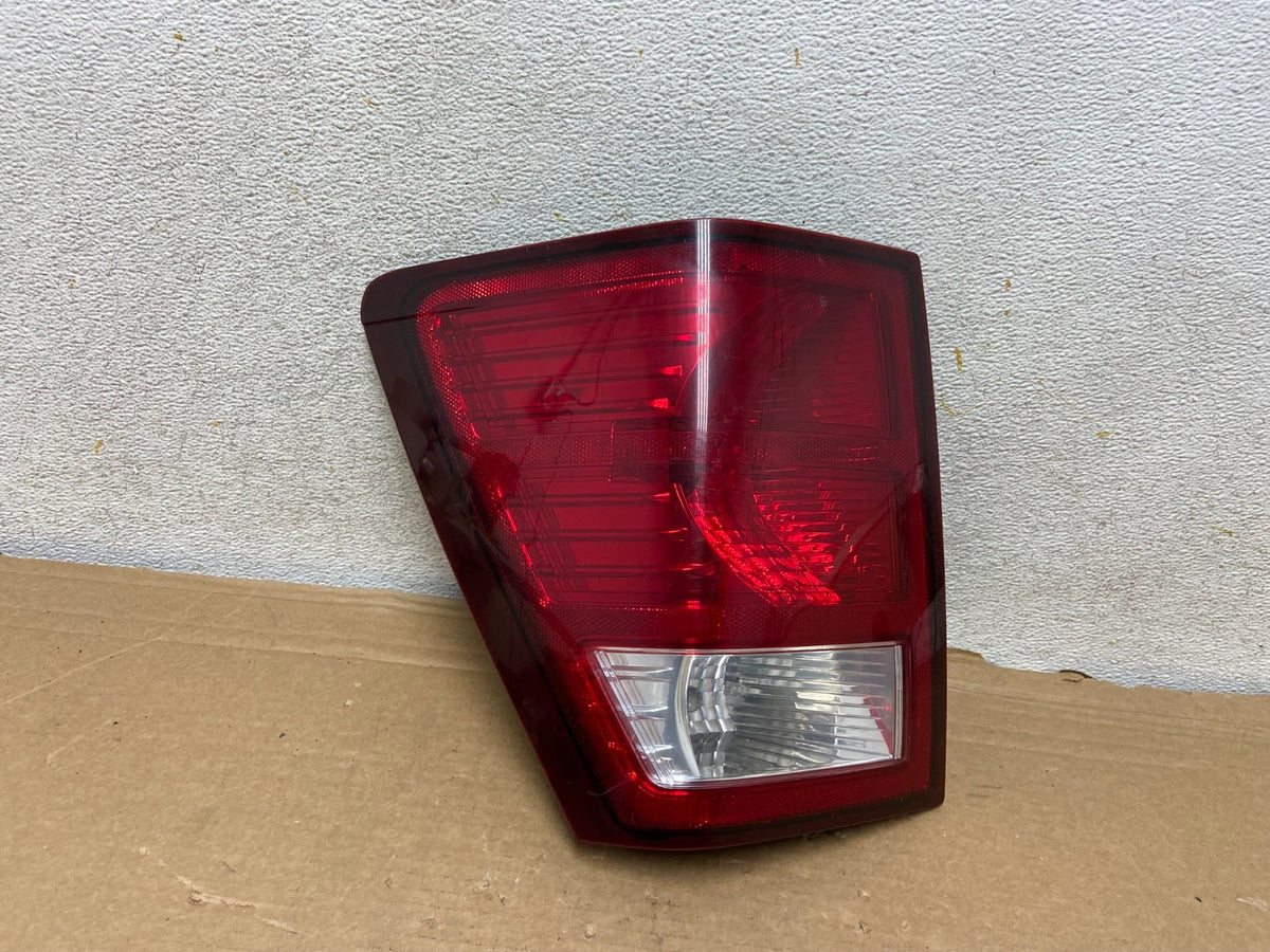 2007 to 2010 Jeep Grand Cherokee Left Driver Lh Tail Light AH8333 LK0