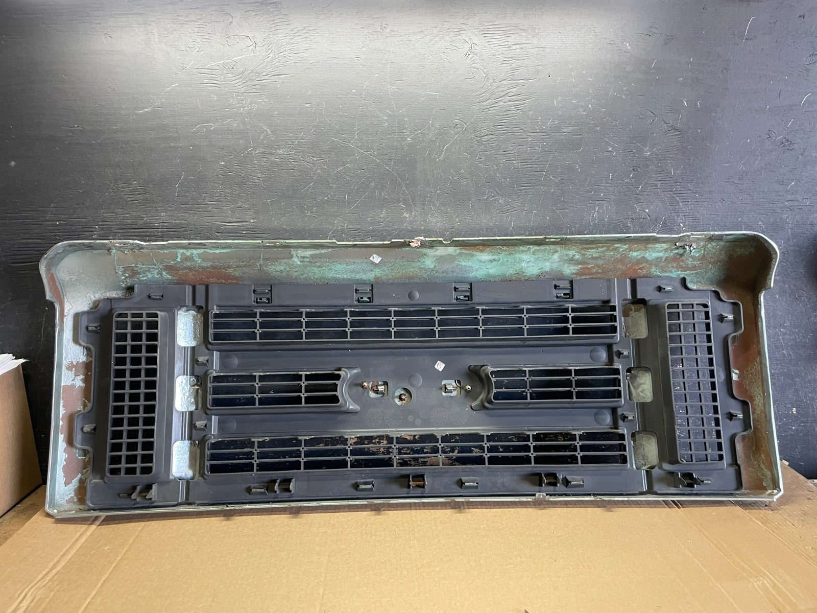 2008 to 2014 Ford Econoline E150 E250 Front Upper Chrome Grill Grille ab2950 DG5