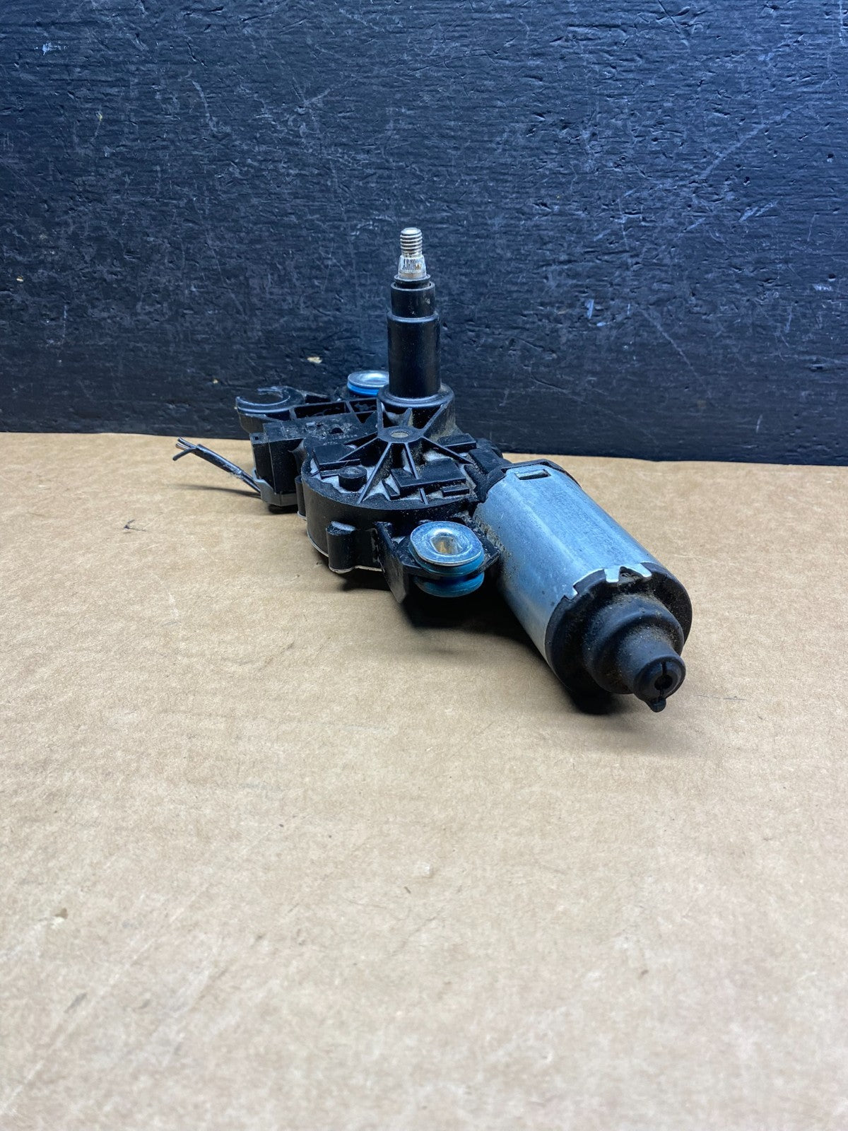 2008-2016 Volvo V70 XC60 XC70 Tailgate Back Door Rear Wiper Motor Wiper AD75081