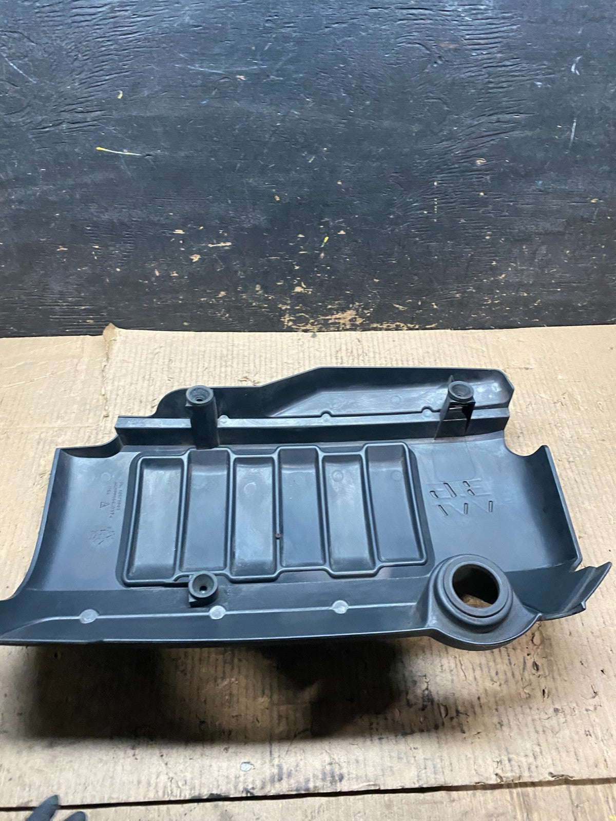 2007 to 2012 GMC Acadia 3.6L VVT Engine Cover Shield u6171 DG5