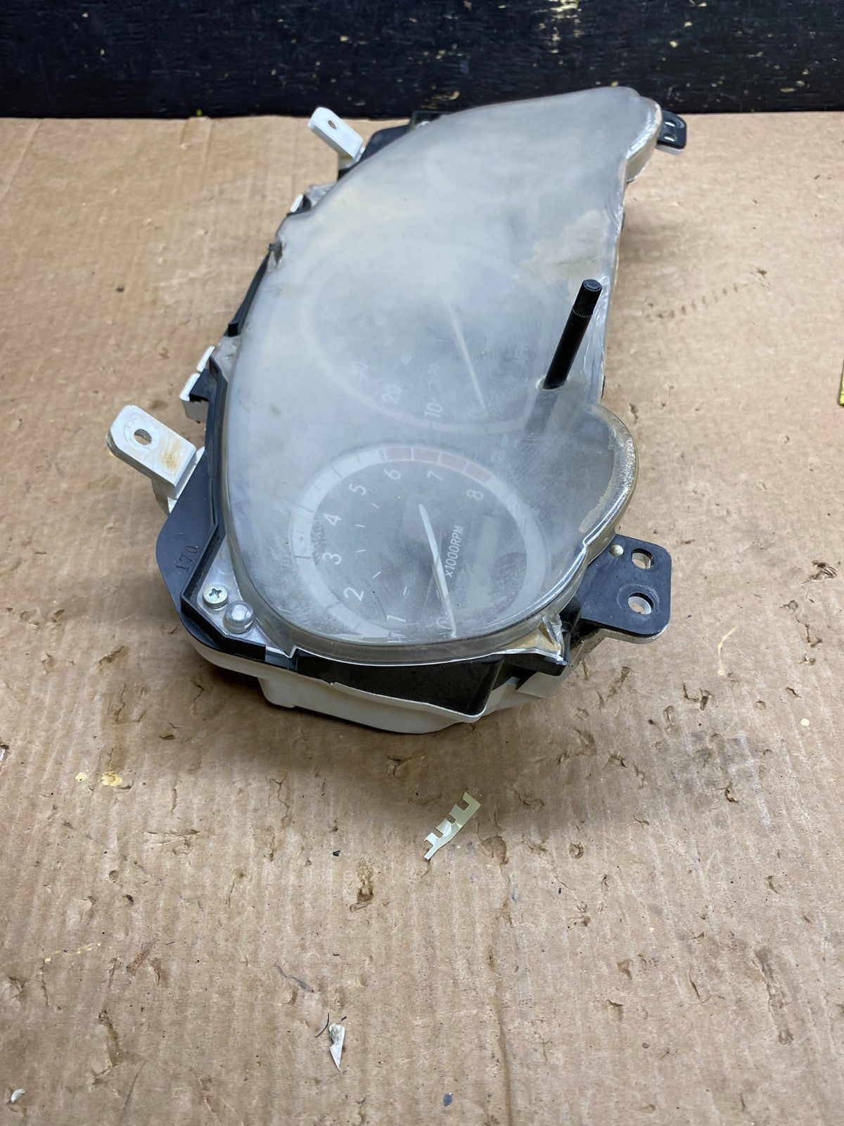 2004 2005 Toyota Sienna Speedometer Cluster Gauge Z4309 DG2