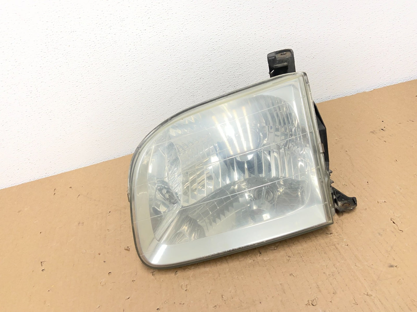 2001-2004 Toyota Sequoia Left Driver LH Side Halogen Headlight AB6608 DW0