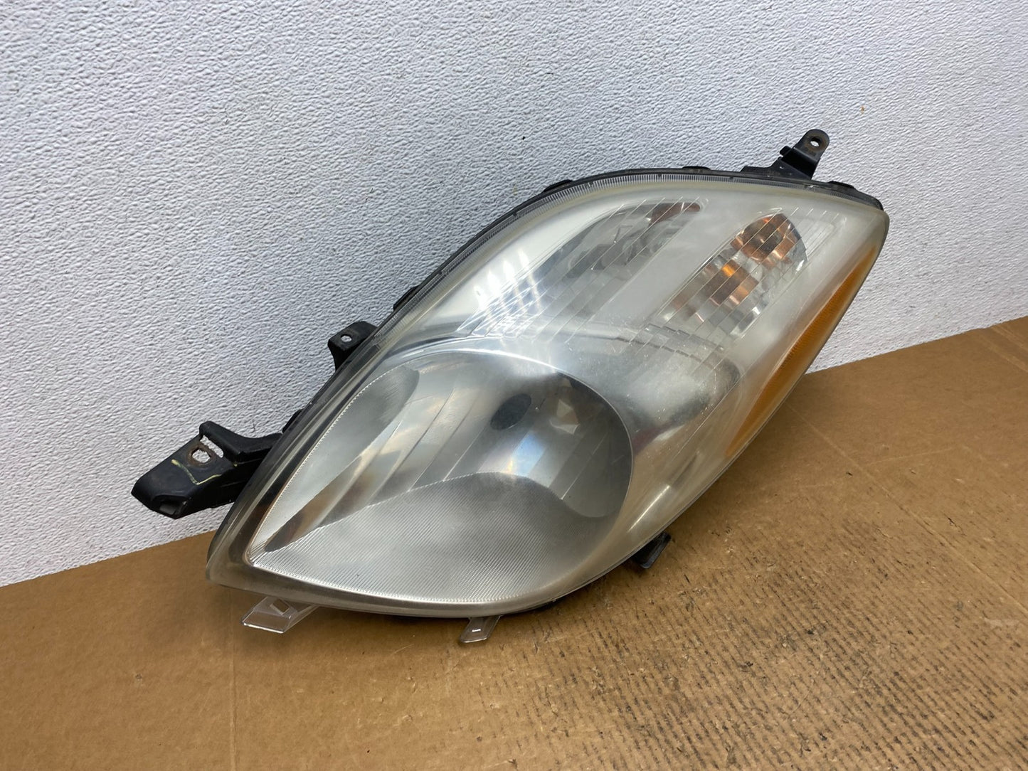 2006-2008 Toyota Yaris Hatchback Left Driver Halogen Headlight AE1237 DW2