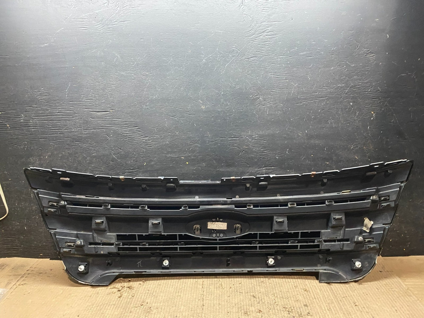 2011 to 2015 Ford Explorer Upper Front Grill Grille Oem V6740 DG10